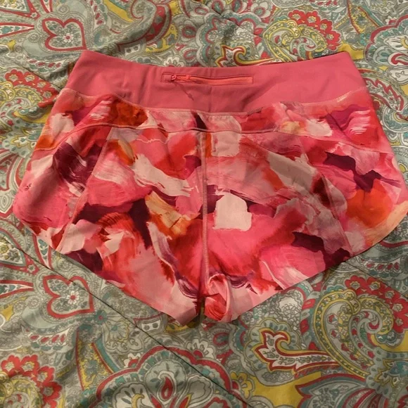 Athleta run with it shorts in pink floral. NWT. Large - Picture 5 of 7